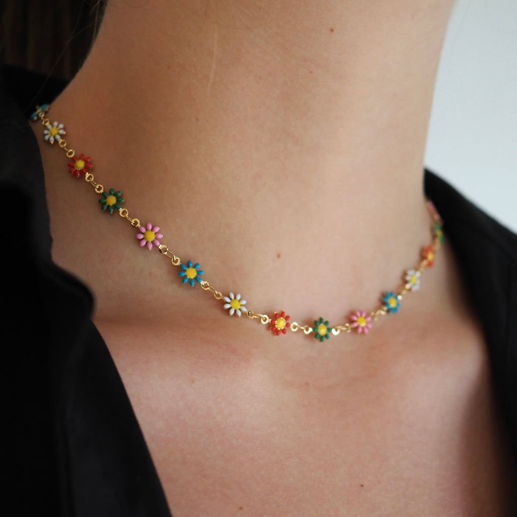 SARIN ENAMEL DAISY NECKLACE