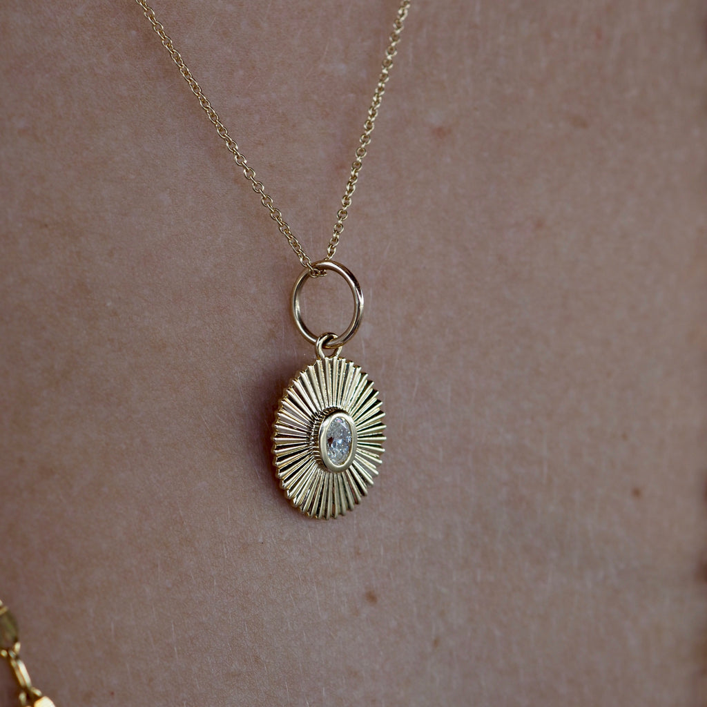 BIANCA OVAL FLUTED DISC NECKLACE