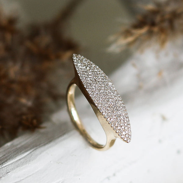 ELLA HORIZONTAL OVAL DIAMOND RING